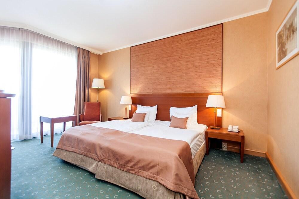 Greenfield Hotel Golf & Spa Бік Екстер'єр фото