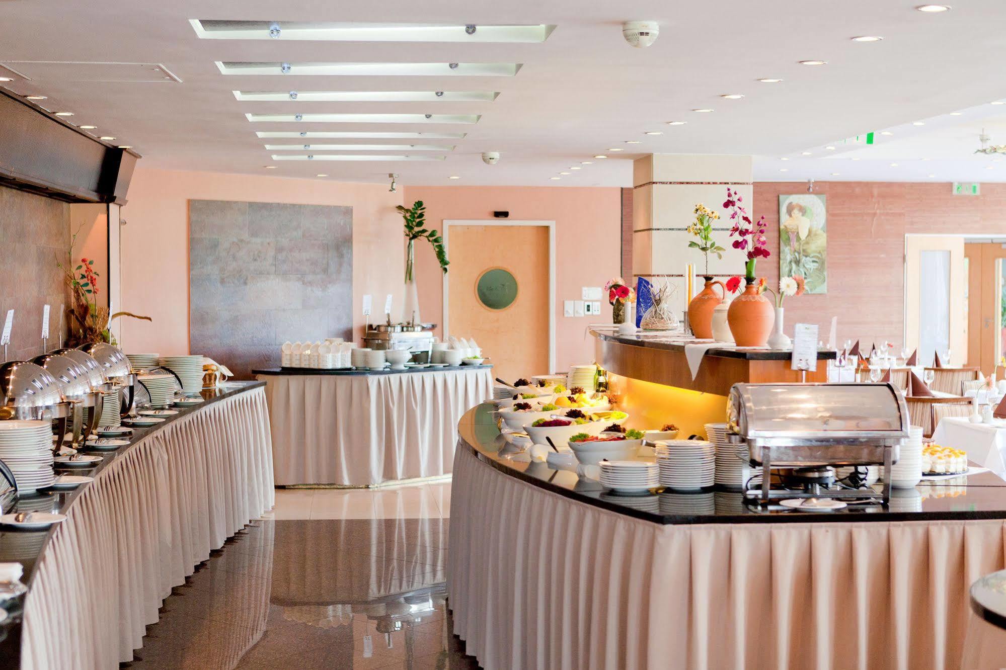 Greenfield Hotel Golf & Spa Бік Екстер'єр фото